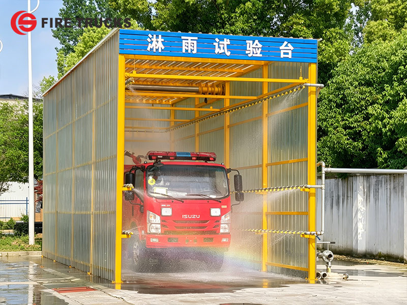 ISUZU NPR 4x2 Petrochemical Foam Fire Engine Test