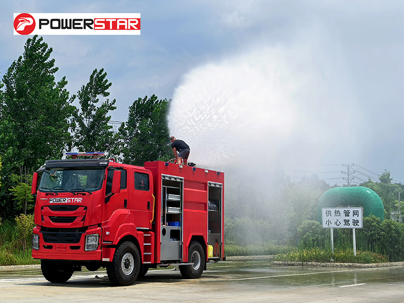 ISUZU 4X4 Foam Tender for Albania Chemical Tank Area Fire Suppression