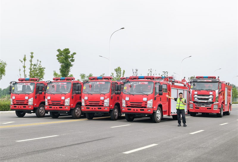 Die erste Charge von 4 ISUZU NPR Schaumlöschfahrzeugen ist bereit für den Einsatz bei der Feuerwehr von Lagos
